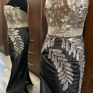 Oscar de la Renta Black Silk Sequin Embellished Strapless Gown